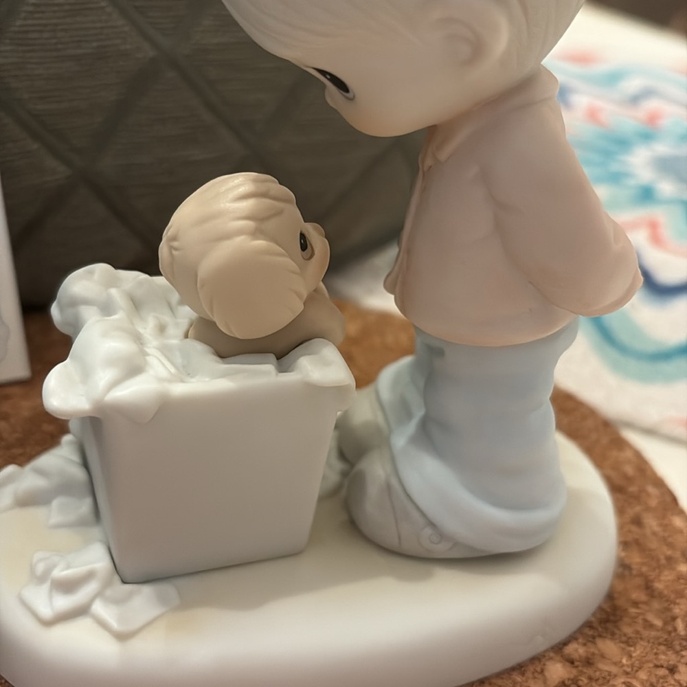 Precious Moments Members Only Figurine “You Just Can’t Chuck A Good Friendship” - Picture 4 of 6